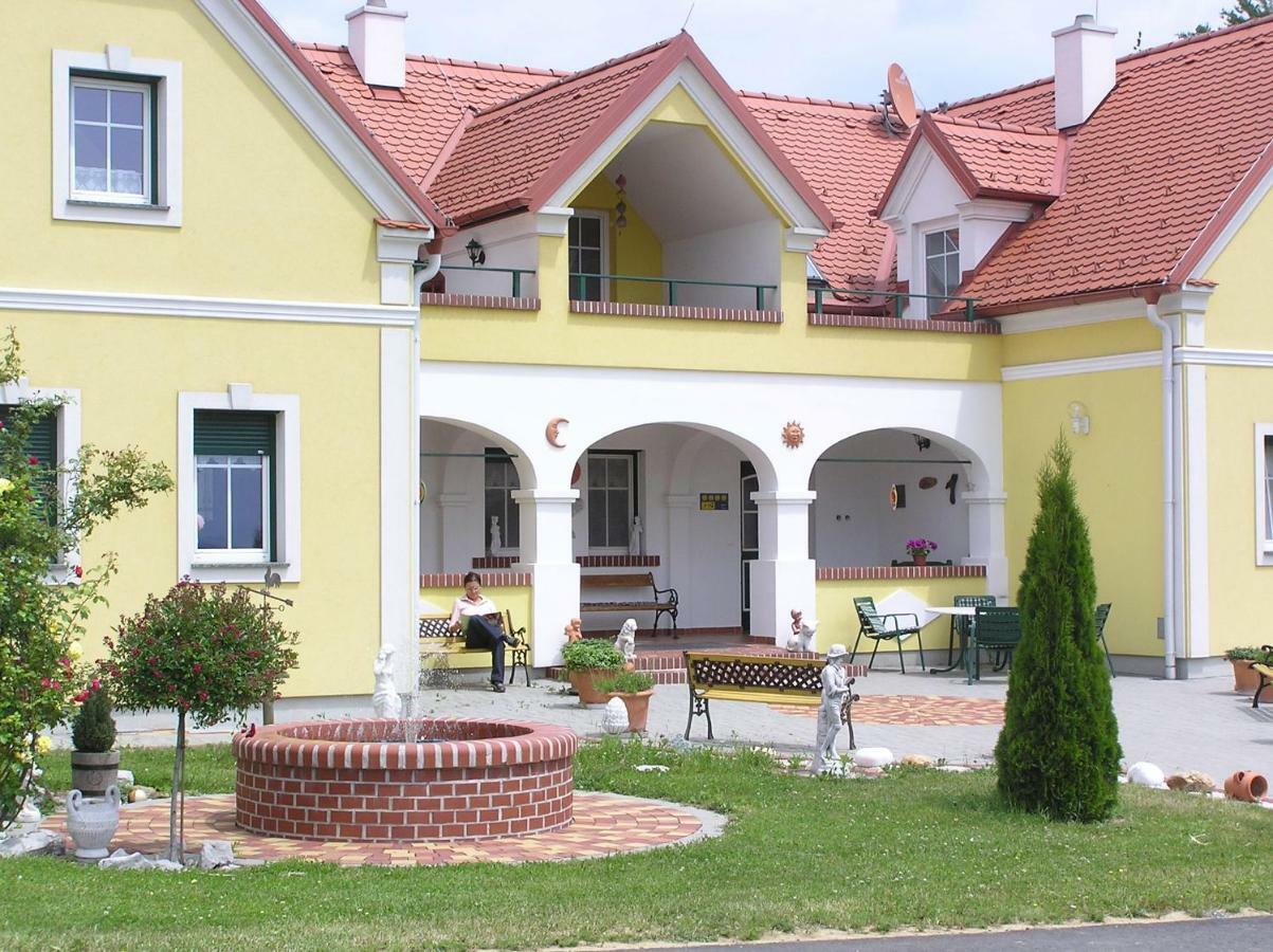 Arkadenhof Flasch Worterberg Dış mekan fotoğraf